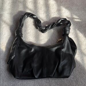 Elegant Black Leather Shoulder Bag